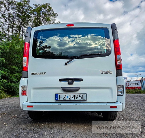 Samochód osobowy Renault Trafic (przebieg 230 tys. km) 
